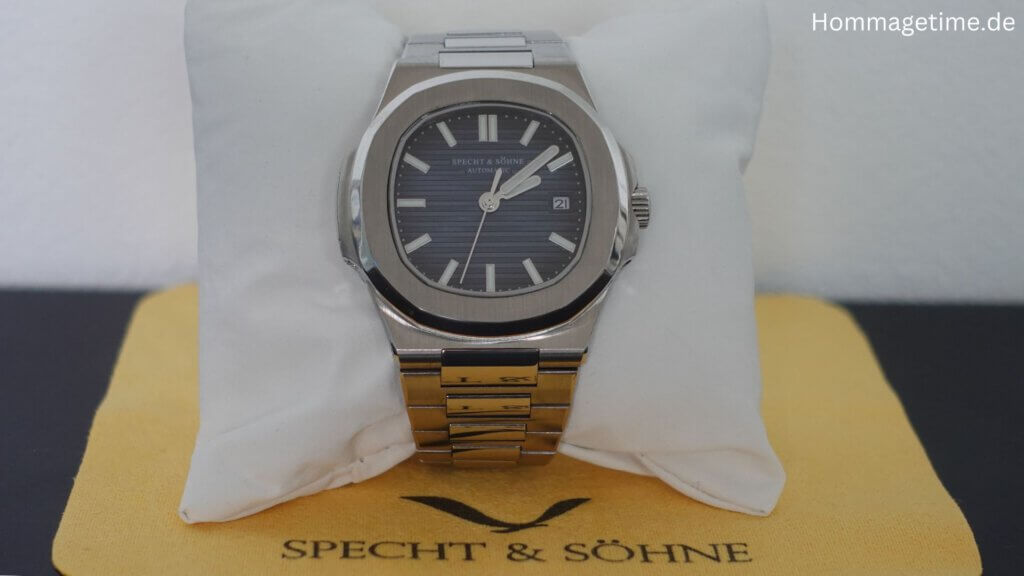 Nautilus Hommage Uhr Specht & Söhne SP0002 in der Frontalansicht